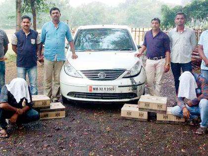 4 lakh 92 thousand of the liquor seized with the car | ४ लाख ९२ हजारांचा दारूसाठा कारसह जप्त