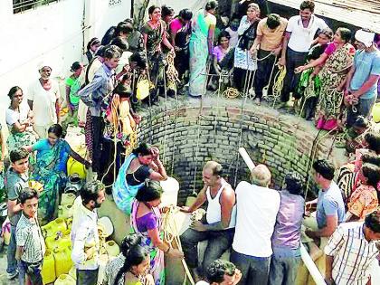 Water supply to Petur, Naigata tanker | पेटूर, नायगावात टँकरने पाणीपुरवठा