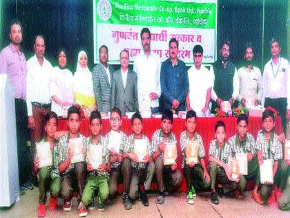 Felicitate meritorious students in Urdu and Marathi schools | उर्दू व मराठी शाळांमधील गुणवंत विद्यार्थ्यांचा सत्कार