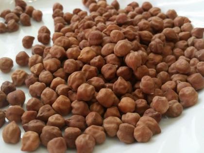 no rate for black chana | हरभऱ्याचे घरातच करावे लागणार काय फुटाणे?