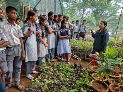 Visit to Shivaji University, School Students Visit, Welcome to New Year: Shivaji Maratha High School Program | शिवाजी विद्यापीठाला दिली शालेय विद्यार्थ्यांनी भेट, नववर्षाचे आगळे स्वागत : शिवाजी मराठा हायस्कूलचा उपक्रम