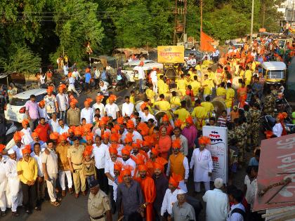 Shiva's birth anniversary celebrations Jagar of Shivcharitra | शिवजयंतीनिमित्त मिरवणुकीतून शिवचरित्राचा जागर