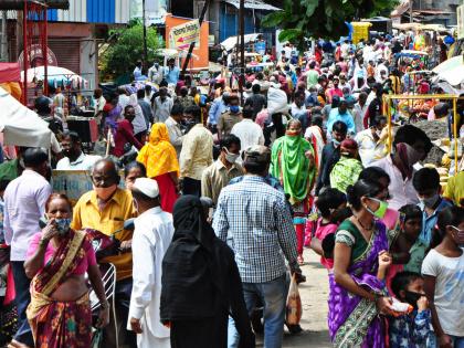 Crowd in Kolhapur before unlock, waiting for undo transaction to start | CoronaVirus In Kolhapur : अनलॉकपूर्वीच कोल्हापुरात गर्दी