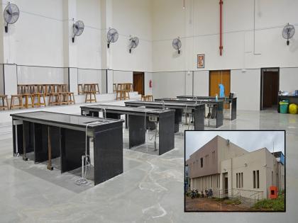 30 bodies can be kept at the morgue in Shenda Park Kolhapur at a time however, the number of relatives will increase | Kolhapur: शेंडा पार्कमधील शवागृहात एकाचवेळी ३० मृतदेह ठेवता येणार, मात्र, नातेवाईकांचा फेरा वाढणार 30 bodies can be kept at the morgue in Shenda Park Kolhapur at a time however, the number of relatives will increase | Kolhapur: शेंडा पार्कमधील शवागृहात एकाचवेळी ३० मृतदेह ठेवता येणार, मात्र, नातेवाईकांचा फेरा वाढणार