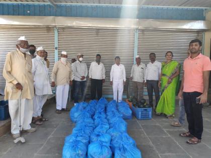 Distribution of groceries to the needy | अभोण्यात गरजुंना किराणा वाटप