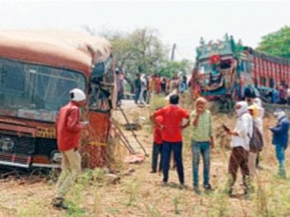 One killed, 27 injured in truck-ST collision | ट्रक-एसटी धडकेत एक ठार, 27 जखमी