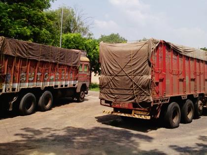 Seven trucks carrying illegal traffic seized | रेतीची अवैध वाहतूक करणारे आठ ट्रक जप्त