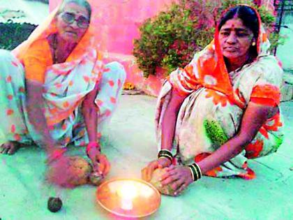 The service of 'Shri Gajanana' through the gaushas | गोवऱ्यांच्या माध्यमातून ‘श्री गजानना’ची सेवा