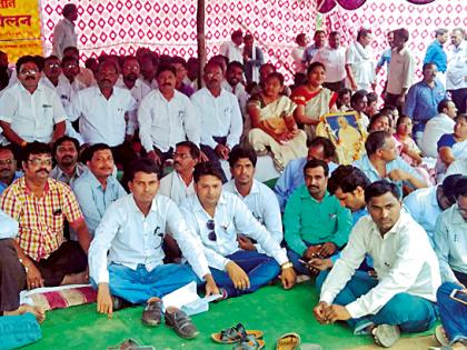 Retention of teachers for old pension scheme | जुन्या पेंशन योजनेसाठी शिक्षकांचे धरणे Retention of teachers for old pension scheme | जुन्या पेंशन योजनेसाठी शिक्षकांचे धरणे