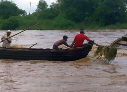 11 rescued in Chulband river in Bhandara district | भंडारा जिल्ह्यात चुलबंद नदीत अडकलेल्या ११ जणांची सुखरूप सुटका