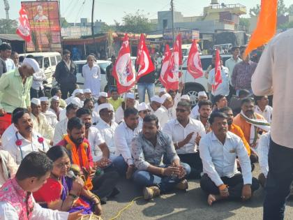 Chakka Jam movement at Chandori | चांदोरी येथे चक्का जाम आंदोलन