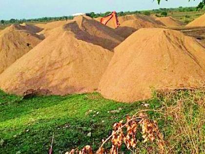 Illegal 'dumping' of sand from Gondipampi contractor | गोंडपिंपरीच्या कंत्राटदारांकडून रेतीचे अवैध ‘डम्पिंग’