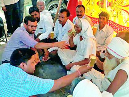 Discuss with the officials, the fast-tracking of toll-stricken farmers | अधिकाऱ्यांशी चर्चा, टॉवरग्रस्त शेतकऱ्यांचे उपोषण मागे