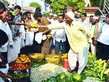 Vegetable free at Chandrapur | चंद्रपुरात भाजीपाला मोफत