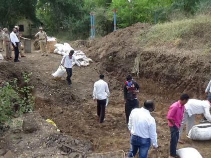 567 kg of drugs seized since 2015 | २०१५ पासूनचा जप्त केलेला ५६७ किलो अंमली पदार्थ ‘मातीत’ 567 kg of drugs seized since 2015 | २०१५ पासूनचा जप्त केलेला ५६७ किलो अंमली पदार्थ ‘मातीत’