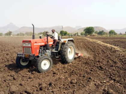 Farmers wait for rains after completing Kharif pre-farm work in Deola taluka | देवळा तालुक्यात खरीप पूर्व मशागतीची कामे उरकून शेतकरी पावसाच्या प्रतिक्षेत