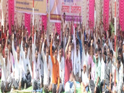 Dhyaya agitation for the judgment of Divya in Dhule | धुळे येथे दिव्यांगाच्या न्यायासाठी ठिय्या आंदोलन