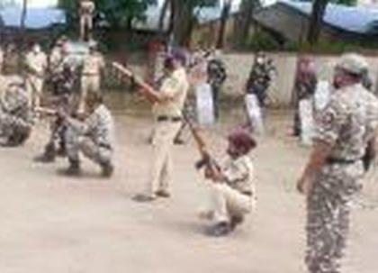 Police 'route march' in Girnar | गिरणारेत पोलिसांचा ‘रुट मार्च’