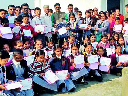 Students' confidence in the confidence of Lokmat 'Sanskar's pearl' competition increased | लोकमत ‘संस्काराचे मोती’ स्पर्धेमुळे विद्यार्थ्यांच्या आत्मविश्वासात वाढ