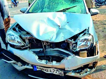 Two wheelers injured in a car crash | कारच्या धडकेत दुचाकीस्वार जखमी