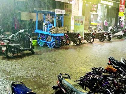 The district was hit with hailstorm again | जिल्ह्याला पुन्हा अवकाळी पाऊस गारपिटीने झोडपले