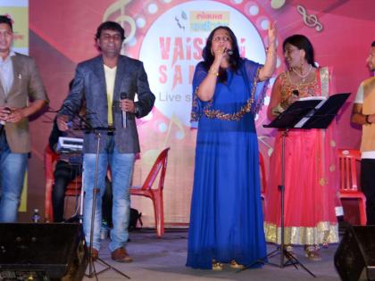 Vaishali Samant's musical consert | गुलाबाची कळी बघा हळदीनं माखली..!