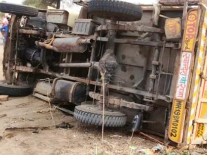 Four killed in accident near Malegaon | मालेगावजवळ भाविकांच्या टेम्पोला अपघात, चार ठार