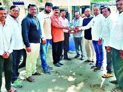 Lightning hide in the city of Manmad | मनमाड शहरात विजेचा लपंडाव