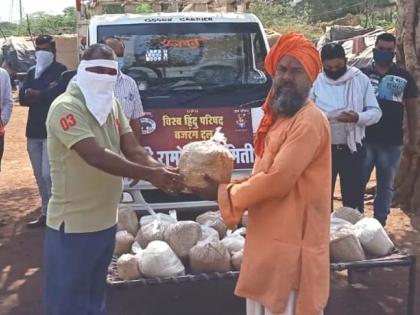 Distribution of aid to 4 families at Khandbara | खांडबारा येथे ५३ कुटुंबांना मदत वाटप