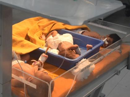 Inquiry of incident of infant falling below the glass belt in District Hospital | जिल्हा रुग्णालयात काचेच्या पेटीतून अर्भक खाली पडल्याच्या घटनेची चौकशी