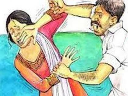 Talathi woman beaten over dispute over sand dumper, crime against corporator | वाळू डंपर अडविल्याच्या वादातून तलाठी महिलेस मारहाण, नगरसेवकाविरुद्ध गुन्हा Talathi woman beaten over dispute over sand dumper, crime against corporator | वाळू डंपर अडविल्याच्या वादातून तलाठी महिलेस मारहाण, नगरसेवकाविरुद्ध गुन्हा