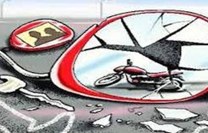 Two-wheeler killed in heavy vehicle collision | भरधाव वाहनाच्या धडकेत दुचाकीस्वार ठार