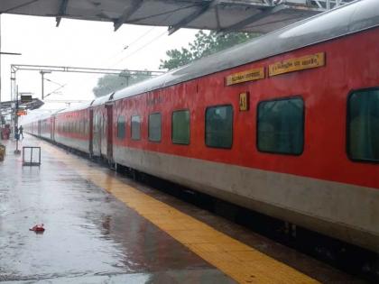 Many trains including Rajdhani Express via Nandurbar | राजधानी एक्सप्रेससह अनेक गाडय़ा नंदुरबारमार्गे