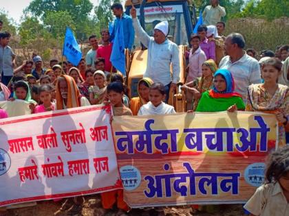 Occupied land grabbed by Sardar Sarovar Project | सरदार सरोवर प्रकल्पग्रस्त कुटूंबांनी घेतला वाजतगाजत जमिनीचा ताबा