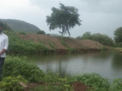 Diversion dam overflow at Ajmer Saundane village | अजमीर सौंदाणे गावातील वळण बंधारा ओव्हरफ्लो