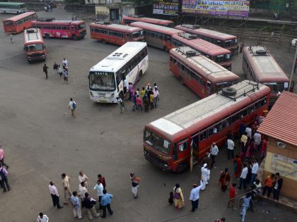 The crowd gathered at the Mela station | भाविकांची मेळा स्थानकावर गर्दी