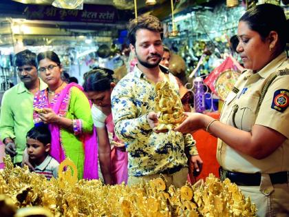 Deepavali also lays the duty of duty; Police, fire brigade, doctors' duty on Diwali 'Duty' | दिवाळीतही तेवतो कर्तव्याचा दीप;  पोलीस, अग्निशमन दल, डॉक्टरांची दिवाळी ‘ड्युटी’वरच