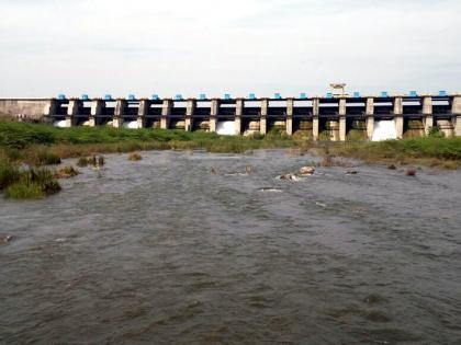 The following milk water can flow to the embankment | निम्न दुधनाचे पाणी परभणीकडे झेपावले