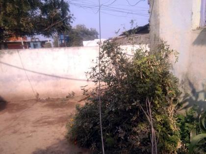 Parbhani: Electrical wire fell on the house at Charthana | परभणी : चारठाणा येथे विद्युत तार घरावर पडली