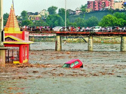 Heavy rains hit the district | मुसळधार पावसाने जिल्ह्याला झोडपले