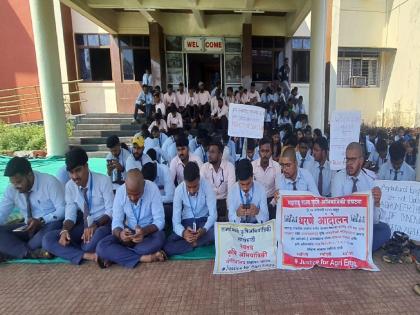 Agitation of Agricultural University students continues, protest against change in MPSC syllabus | कृषी विद्यापीठ विद्यार्थ्यांचे आंदोलन सुरूच, एमपीएससी अभ्यासक्रमात झालेल्या बदलाचा निषेध 