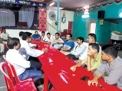 Sindhudurg: On the banks of the bridge, the officials, businessmen and traders clashed in front of the bank | सिंधुदुर्ग : सेस वसुलीवरून बांद्यात खडाजंगी, अधिकारी, व्यापारी एकमेकांसमोर भिडले