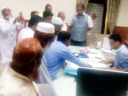  Elders with Idgah to collect the District Collector | ईदगाहसह समाज भवनासाठी जिल्हाधिकाºयांना साकडे