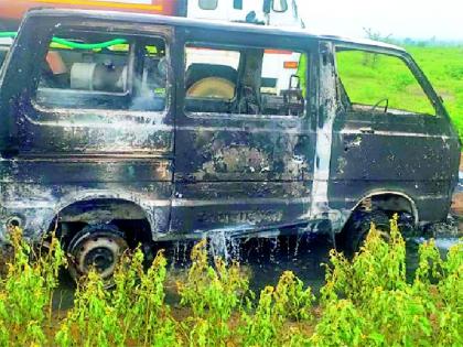 Two more ambulance burners arrested | रुग्णवाहिका जाळणारे आणखी दोघे जेरबंद Two more ambulance burners arrested | रुग्णवाहिका जाळणारे आणखी दोघे जेरबंद