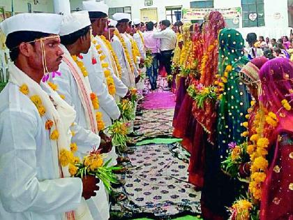 Anuji married 18 couples here | अंजी येथे १८ जोडपी विवाहबद्ध