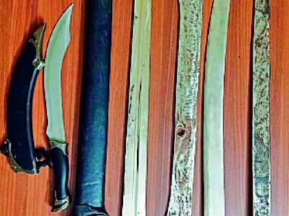 Four swords and daggers seized from Ramrahmanagar | रामरहीमनगरातून चार तलवारी व खंजर जप्त