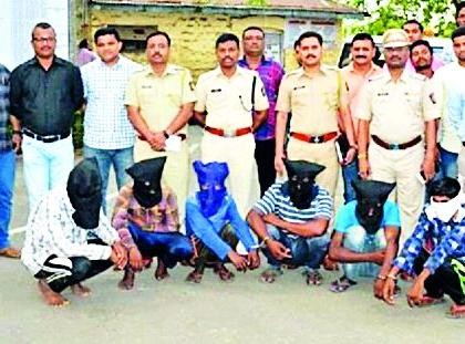 Parcha Sarpanch arrested six accused in the murder case of Raigad from Raigad | पारवा सरपंच पतीच्या खुनातील सहा आरोपींना रायगडमधून अटक