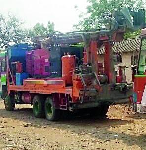  Seized machine borewell | बोअरवेल खोदताना मशीन जप्त