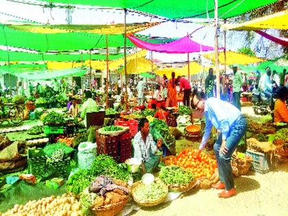 The migration of vegetable market in Yeola finally | येवला  शहरातील भाजीबाजाराचे अखेर स्थलांतर