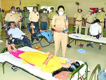 Police involvement in blood donation is commendable | रक्तदानात पोलिसांचा सहभाग कौतुकास्पद